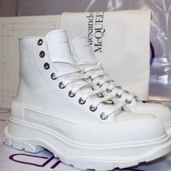 $900 AUTHENTIC ALEXANDER MCQUEEN TREAD