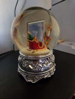 Christmas Snow Globe with Reindeer and Sleigh