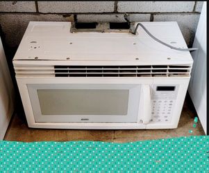 MICROWAVE OVEN 110V EXCELLENT CONDITION AND VERY CLEAN