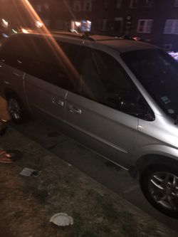 2003 TOWN AND COUNTRY !!!