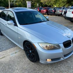 2009 BMW 328i RWD /// 
Black Rims with red brake calipers, Aftermarket touchscreen HeadUnit with Apple Car play , Rearview Camera…

FINANCING AVAILABL