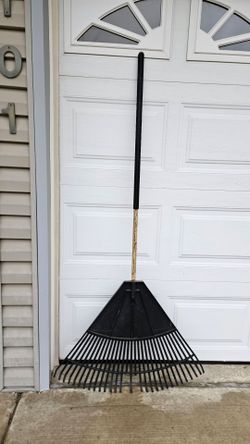 30 " large Black Leaf Rake