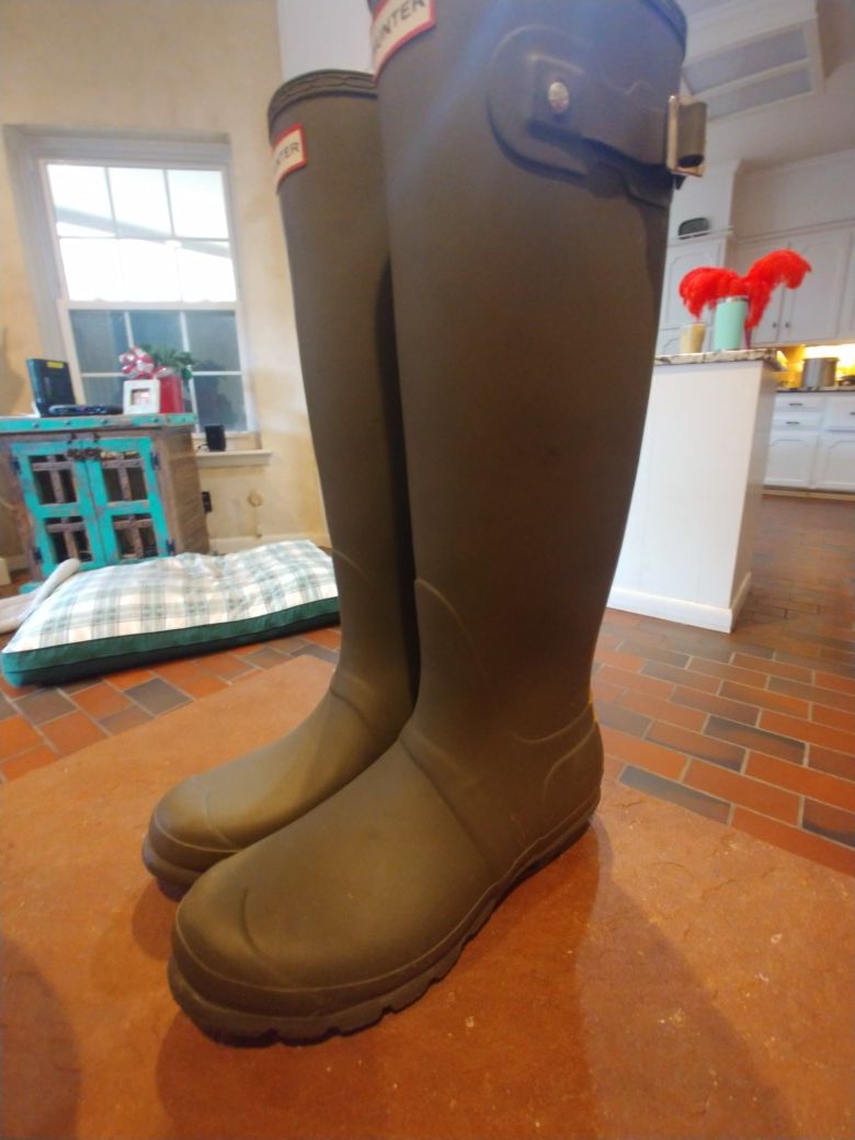 Hunter green boots size 8