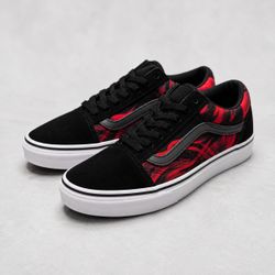 Vans ComfyCush Old Skool Black & Red Graphic Sneakers Men’s 6 / Women’s 7.5