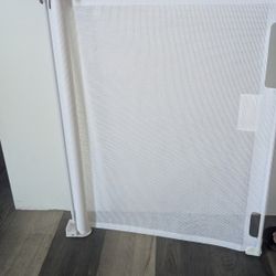 Perma Safety Gate White 71Wx33T New Wrapped 