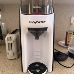 Baby Breeza Formula Dispenser