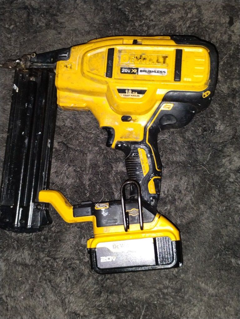 DEWALT Brad Nailer 20V Brushless Motor  (Cordless)