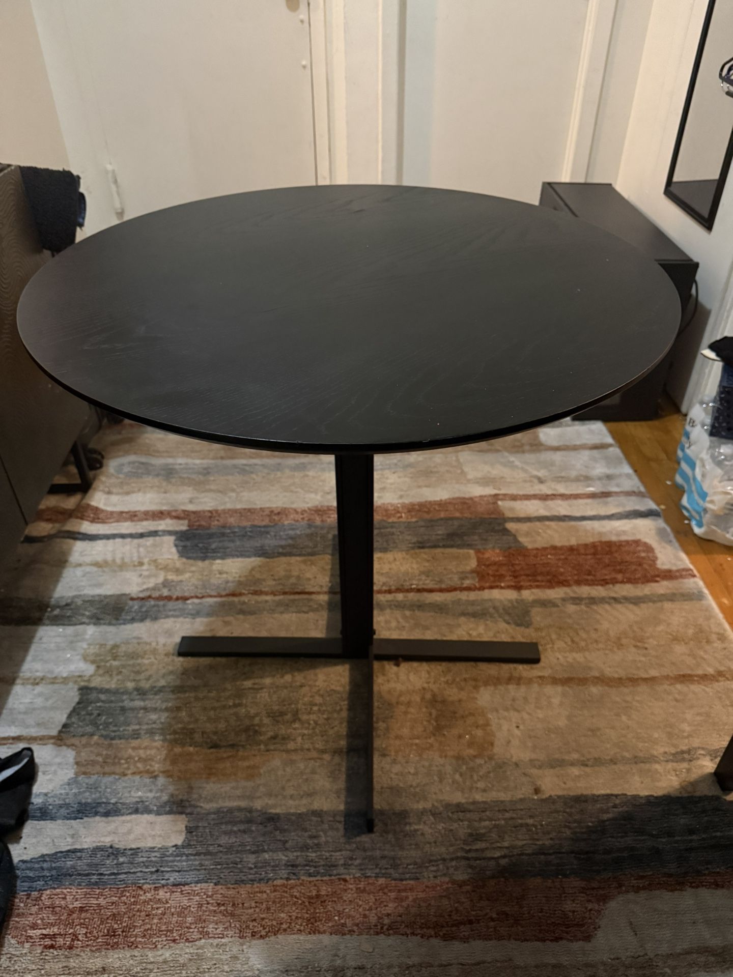 Modern Round Pedestal Dining Table