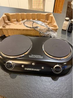 Farberware Royalty Black double burner electric cooktop. Handy for extra cooking space or small kitchens. Has 1800 watt -NEW