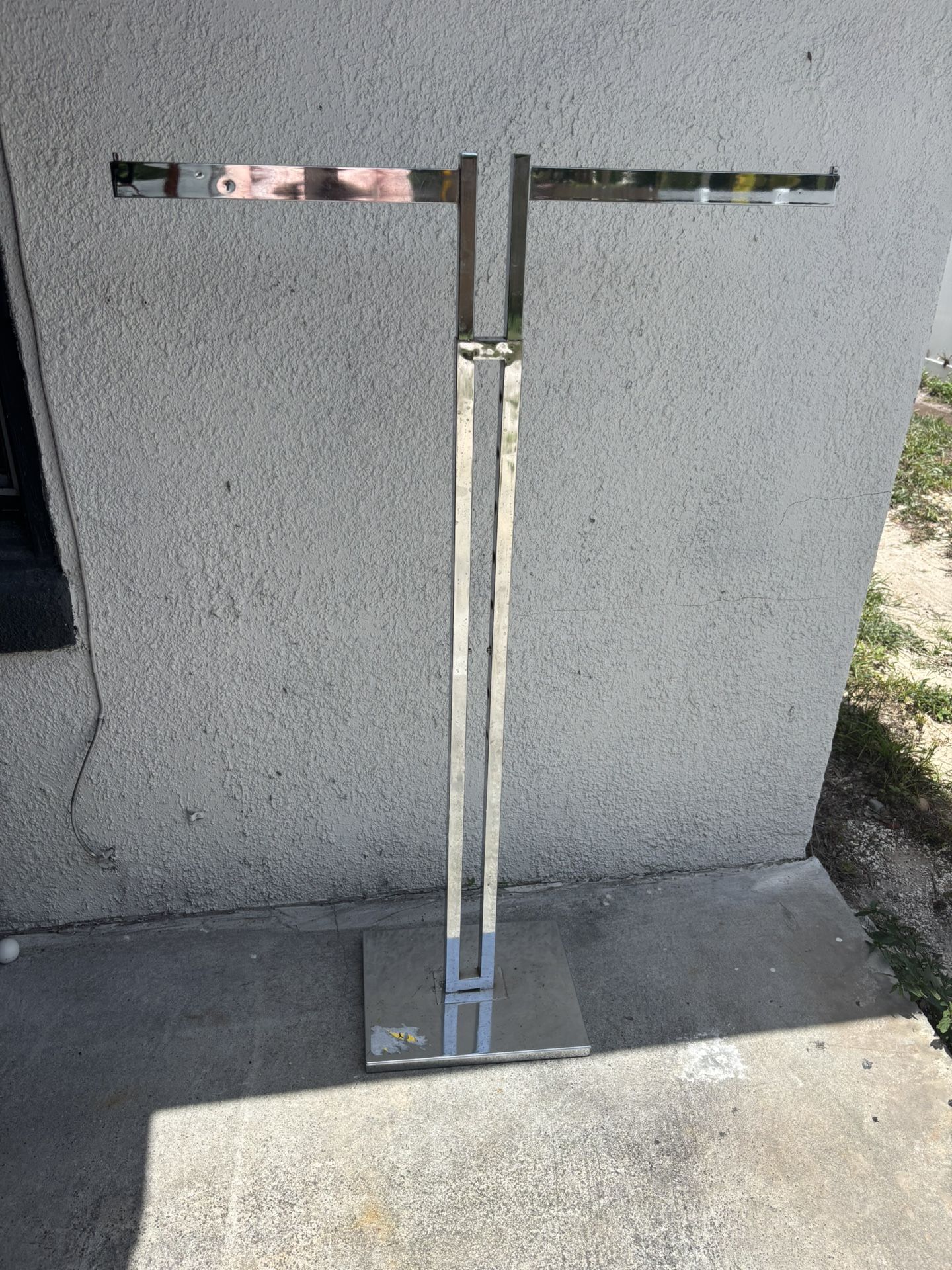 Adjustable Clothing Rack