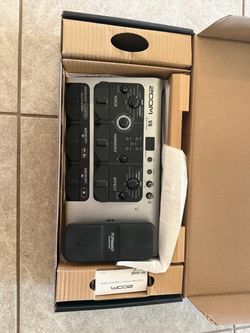 Zoom V6 Vocal Processor – Original Box & Power Adapter