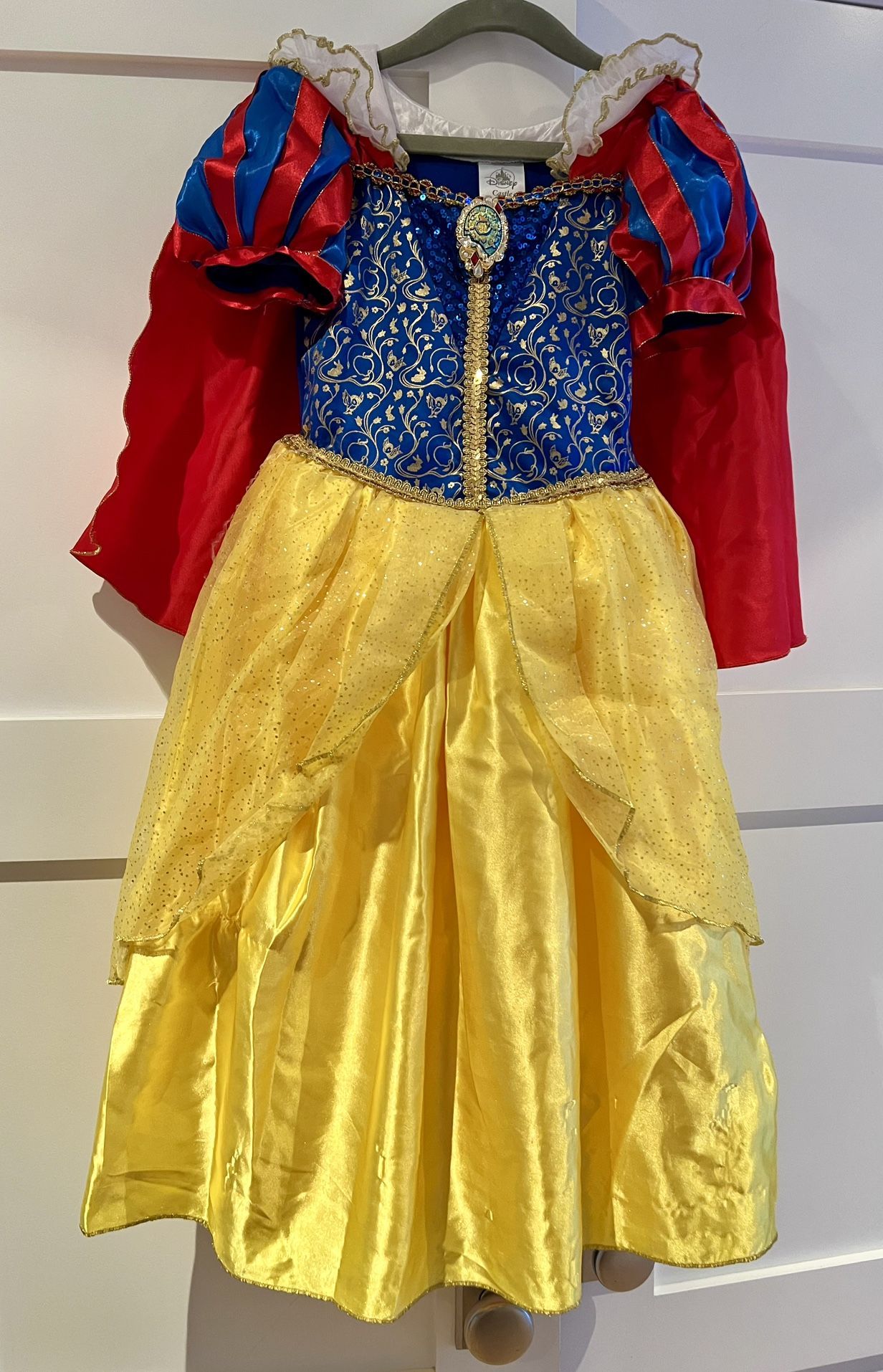 ** SNOW WHITE (Girls 5-6) Costume from Bibbidi Bobbidi Boutique at Disneyland **