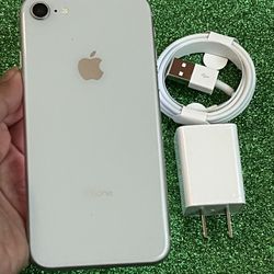 IPhone 8 (64gb) White UNLOCKED, Good Condition, $220 Firm 