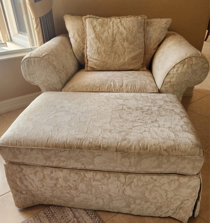 Oversized Chair with Ottoman