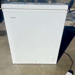 HOTPOINT Chest Freezer 5.1 CU. FT. 
