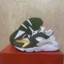 Nike Air Huarache LE x Stussy Dark Olive Size 8 Brand New