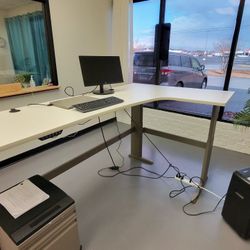 Commercial Grade Electric Adjustable Desk