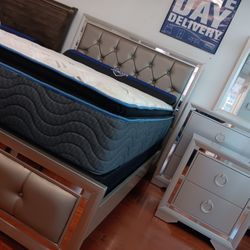 *Wow!!!*---Stylish Jasmine Queen/King Bedroom Sets---From $599!!!---Delivery And Financing🤠