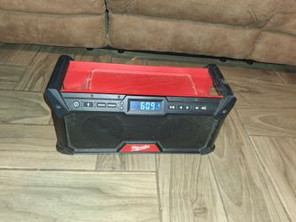 Milwaukee m18 jobsite bluetooth speaker