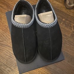 Black Ugg Slippers