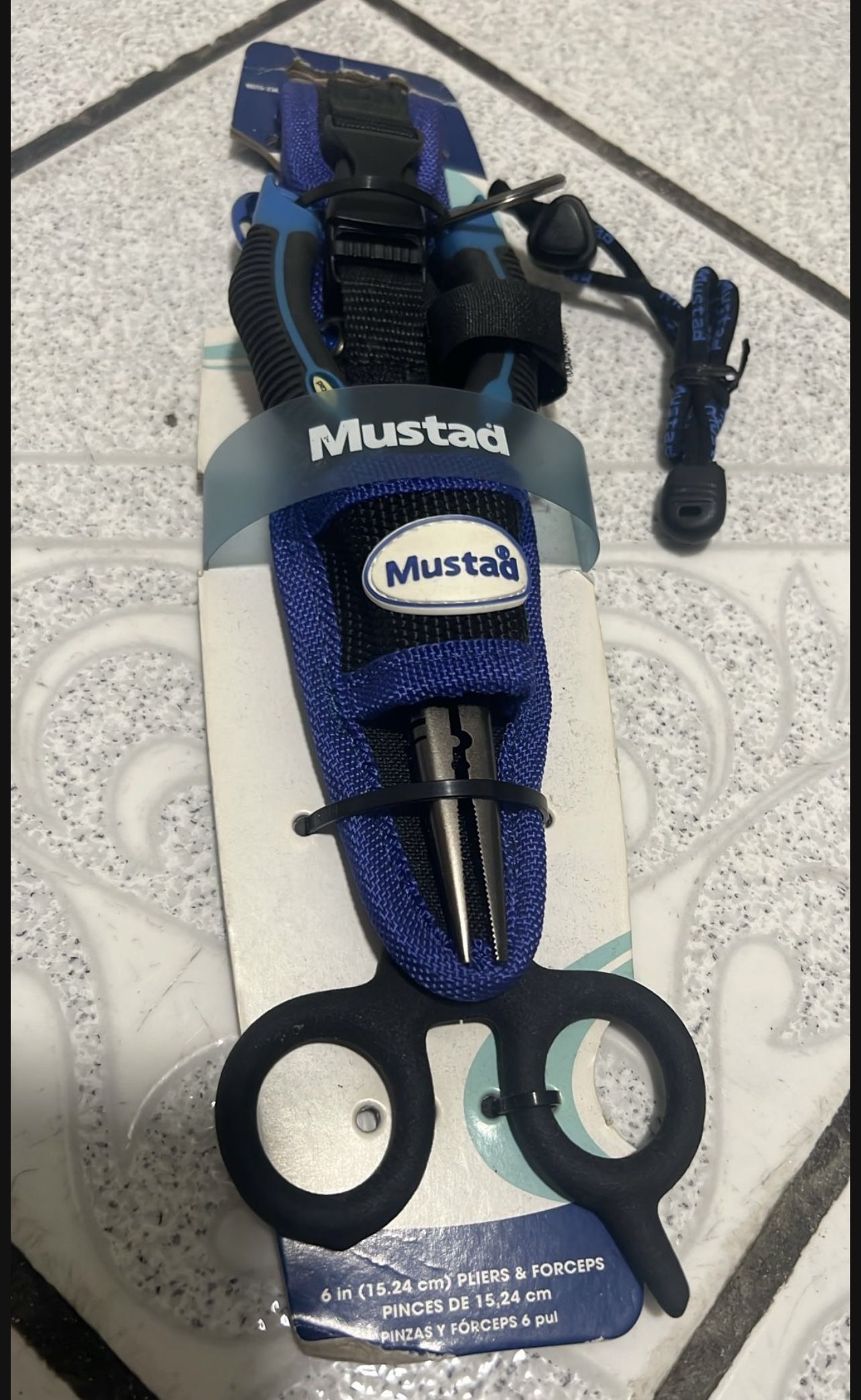 Brand New Mustad Pro Fishing Pliers & Forceps Combo Set