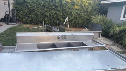 Restaurant sink three compartments