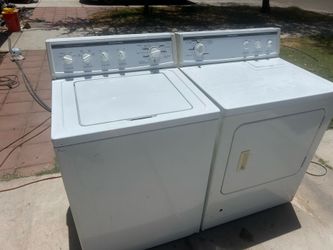 Kitchen aid washing machine and (gas) dryer both in fantastic working condition. 50$ delivery 30 day warranty