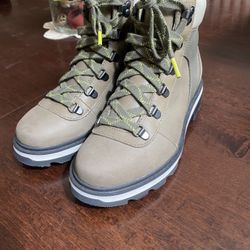 Women’s Sorel Hiking Boots Size 7.5