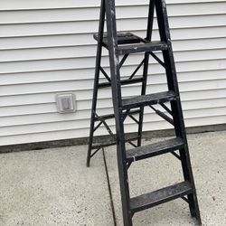 Aluminum step ladder