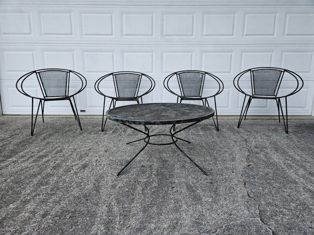 Vintage wrought iron patio set table and 4 radar chairs Mid-Century Modern 