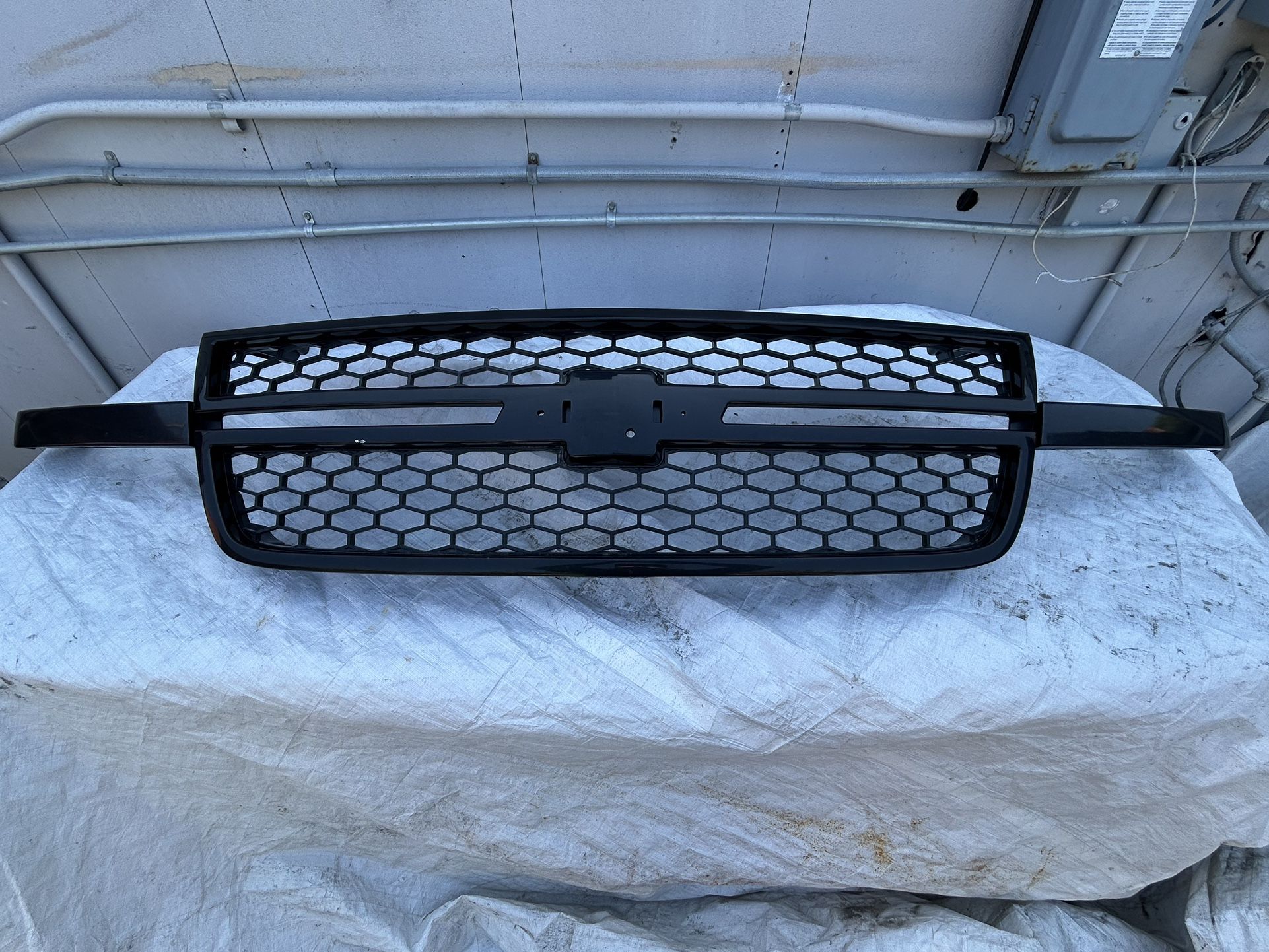 2006 Silverado HD Grill. New