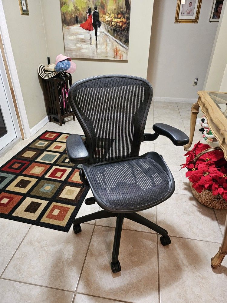 Herman Miller Aeron Size B Black office chair for Sale in Hialeah