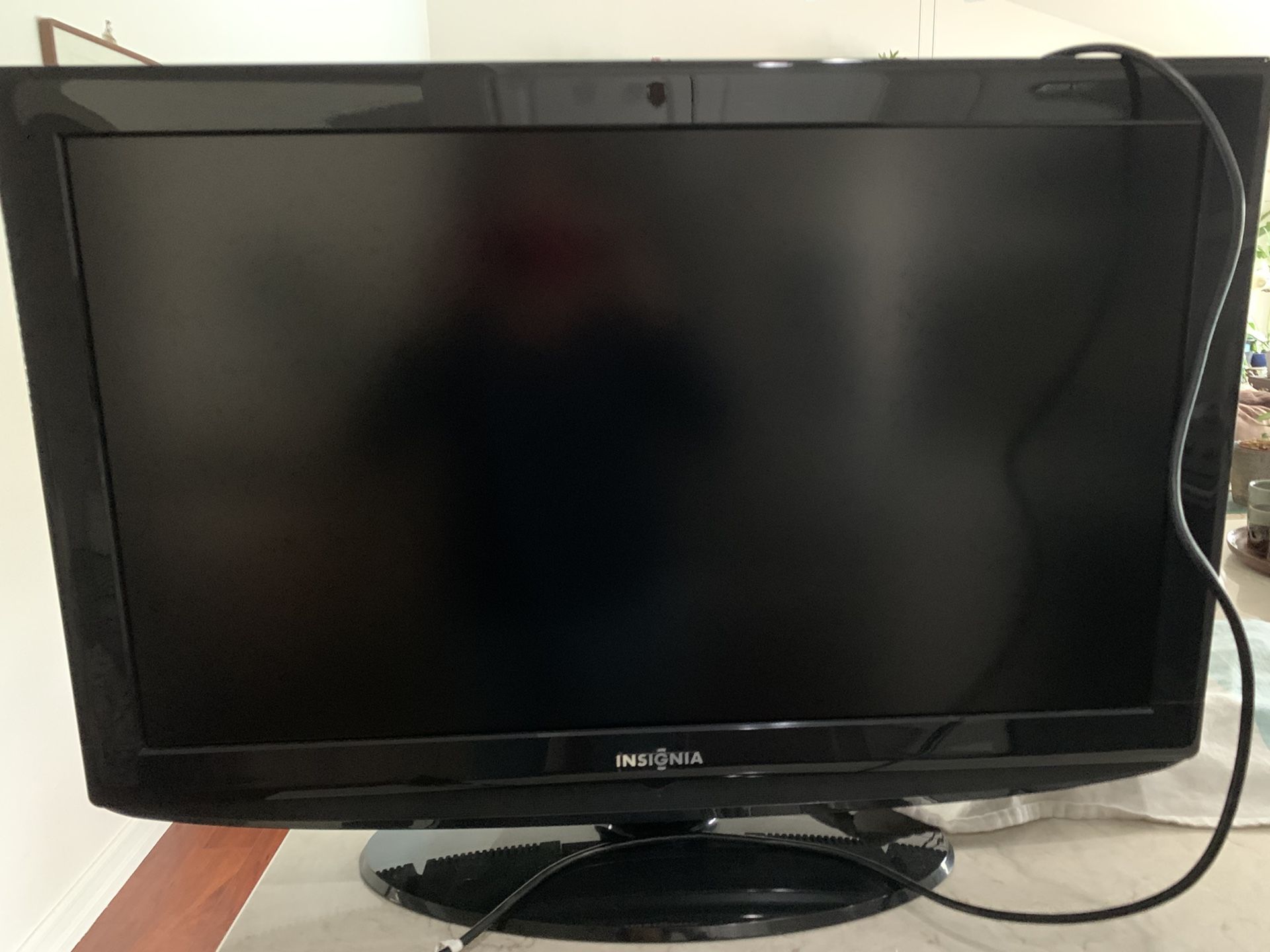  32 Inch Insignia L C D TV  3HDMI