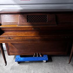 Upright piano Free delivery 🚚 