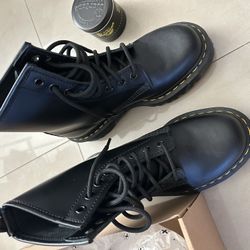 Dr. Martens 1460 Bex Smooth Women Size 6