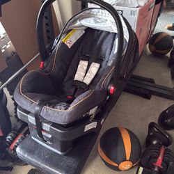 Graco  Car seat And Base