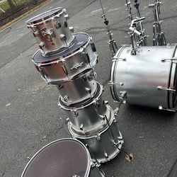 Drum set!! Hurry up!! Excellent offer.