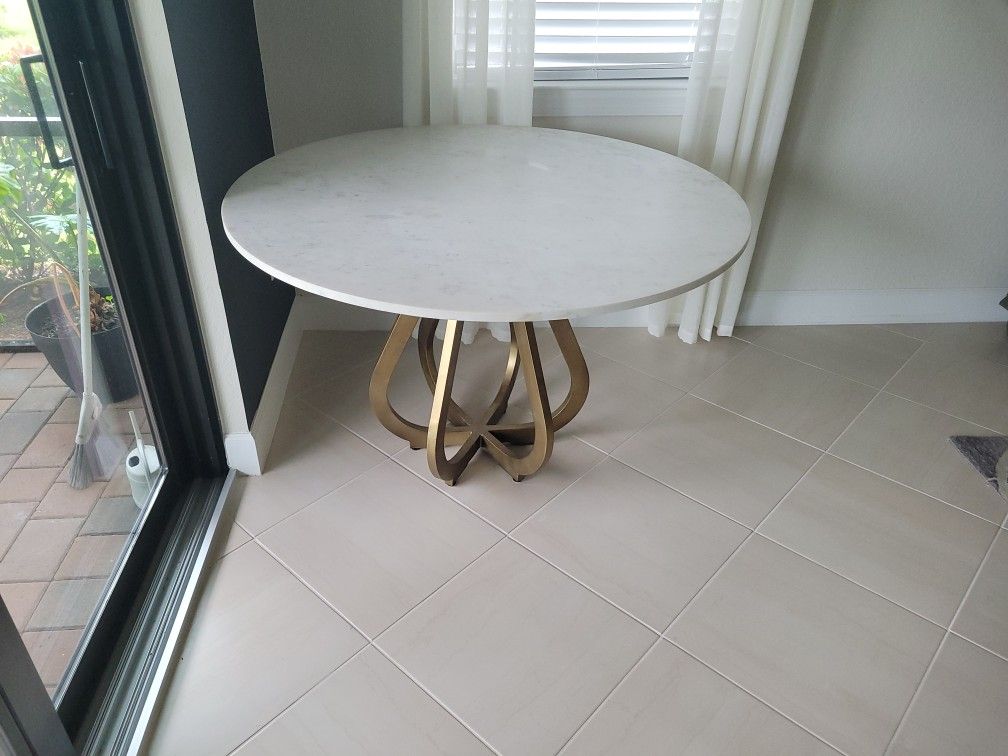 48" marble dining table by Merca na . Mint condition paid $2800 must sell pet SMOKE kid free home.
The Laurent is a uniquely designed dining table t