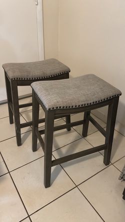 Set of 2 Modern Bar Stools Excellent Condition