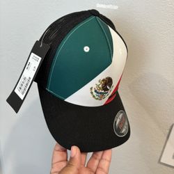 Oakley Indy Passport Mexico Trucker Stretch-Fitted Cap Size Small/Medium NWT