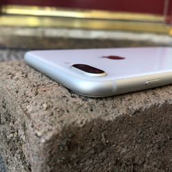 iPhone 8+ 