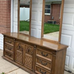 Wooden Dresser With 2 Mirror Frames