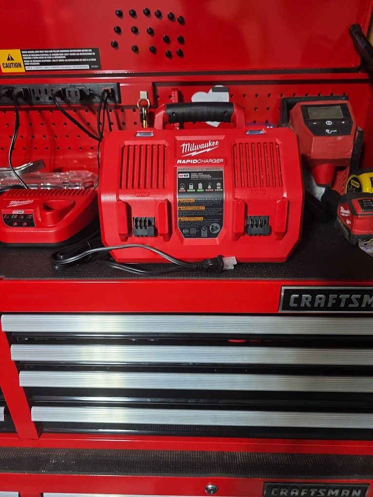 Milwaukee 2 Bay Rapid Charger