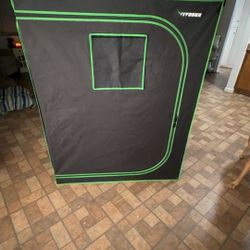VivoSun 4x2x5 Grow Tent