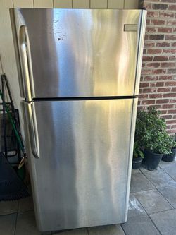 Frigidaire Stainless Steel Top-Freezer Refrigerator