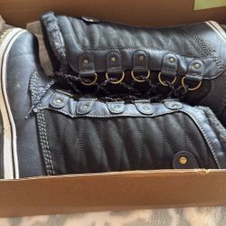 Size 8 Snow Boots 