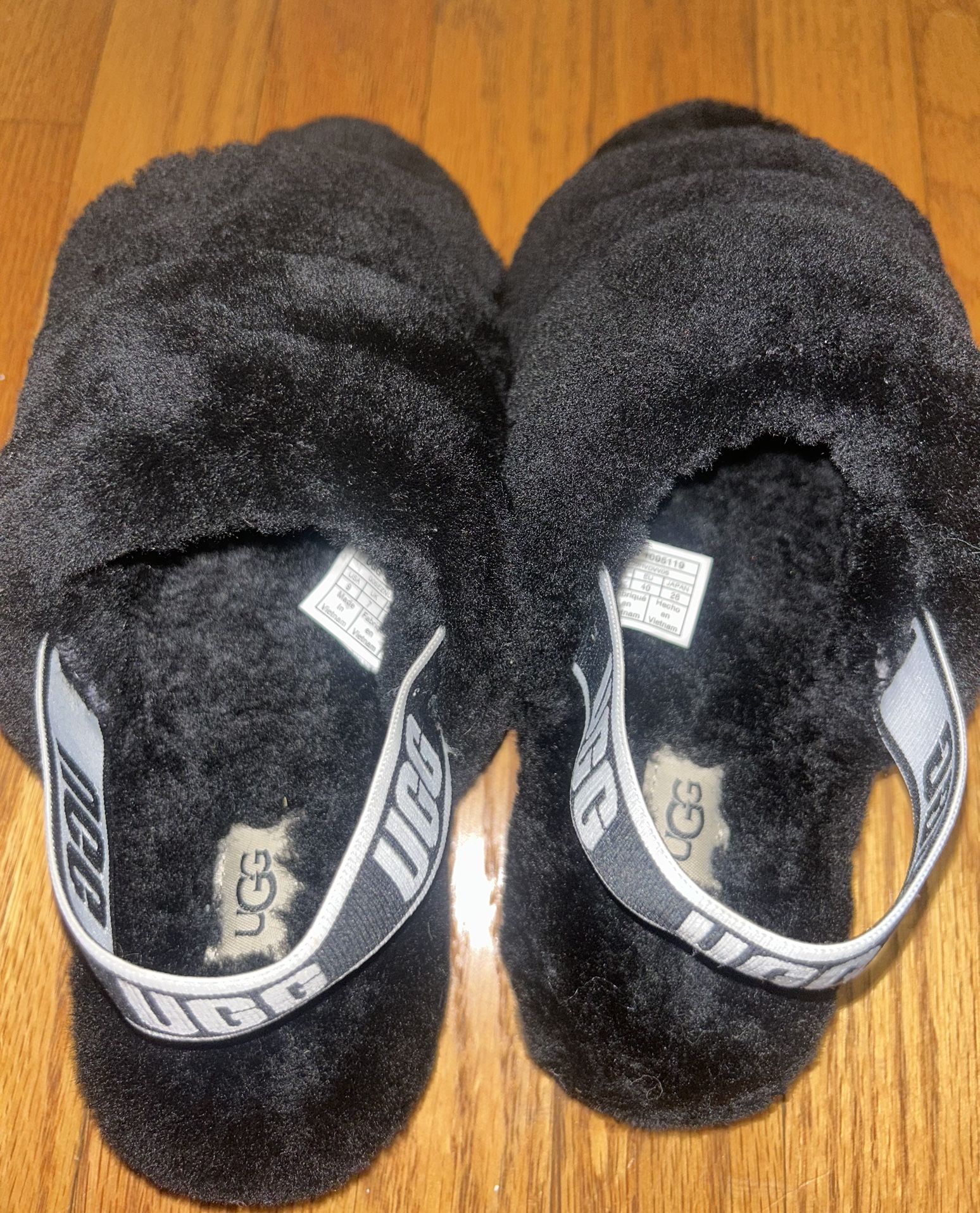UGG Slides (Women’s 9)