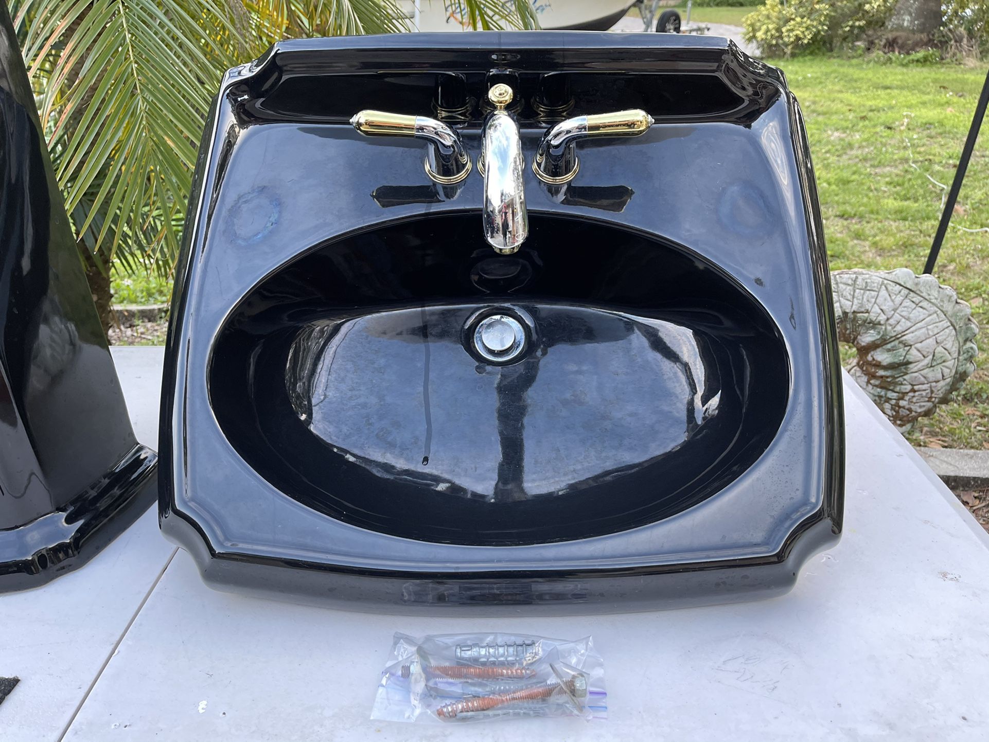 Pedestal Sink
