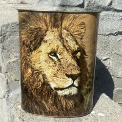 Vintage  1970s lion photo metal waste basket.