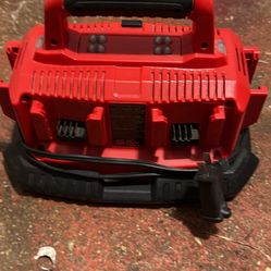 Milwaukee 6 Batteries Charger 